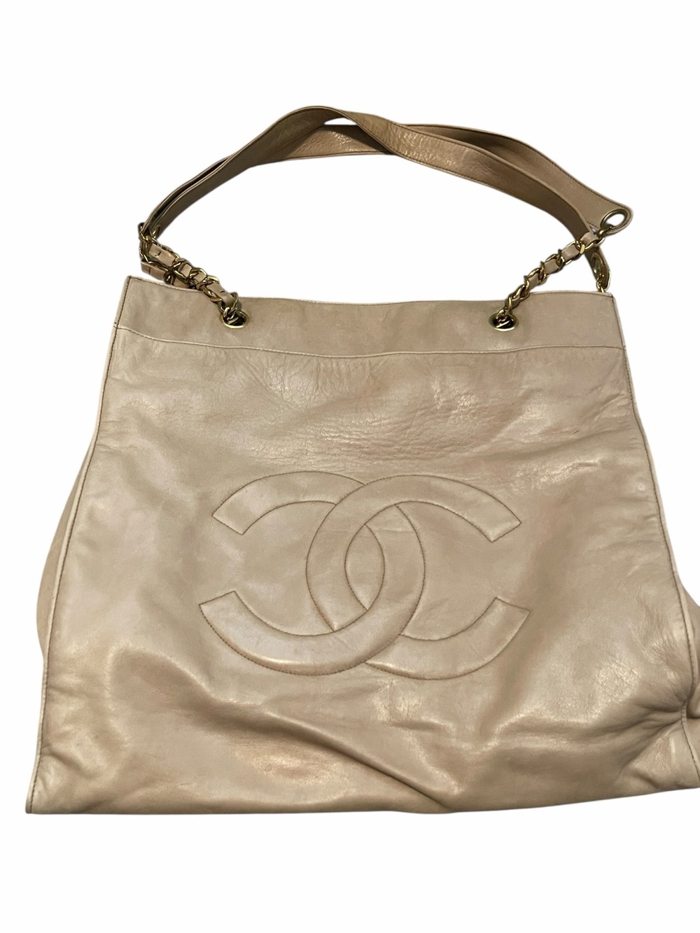 CHANEL Beige Leather Shoulder Bag with Interlocking CC